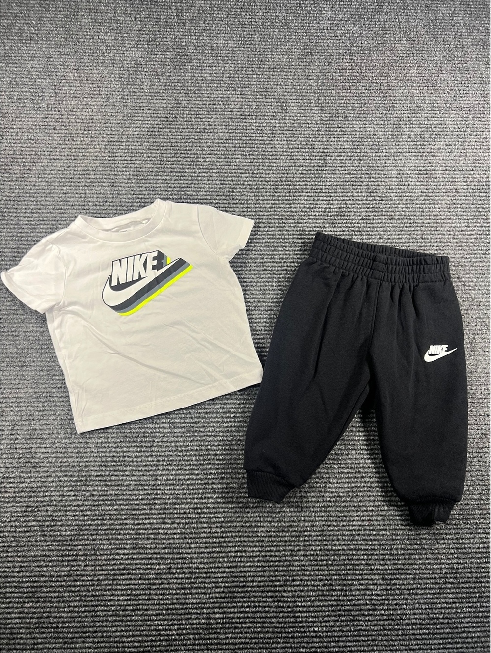 Nike Toddler 2-Piece Outfit Set - White Logo T-Shirt & Black Sweatpants Size 18M